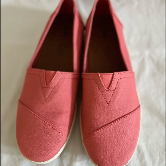 TOMS Shoes - Picture 3 of 4